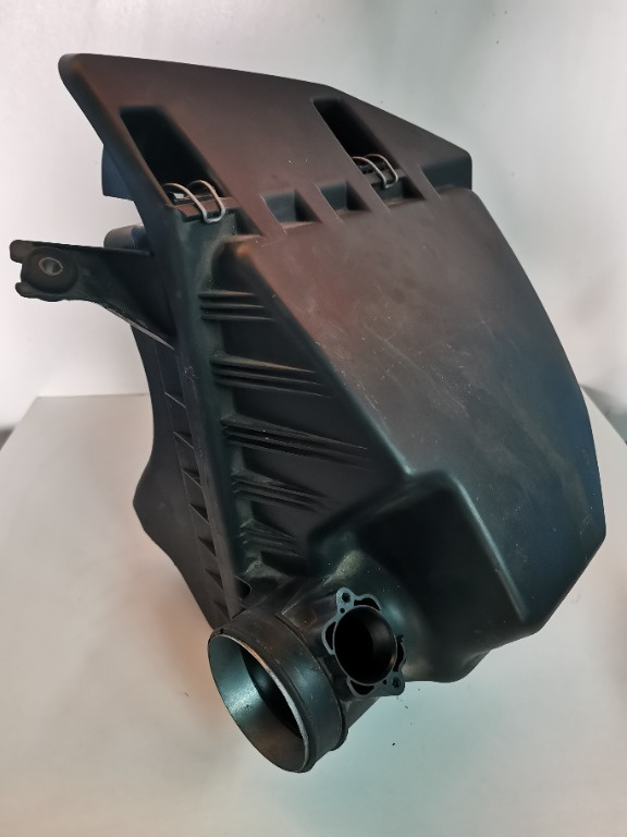 Carcasa filtru aer Bmw seria 5 e60 520i 2.2 benzina