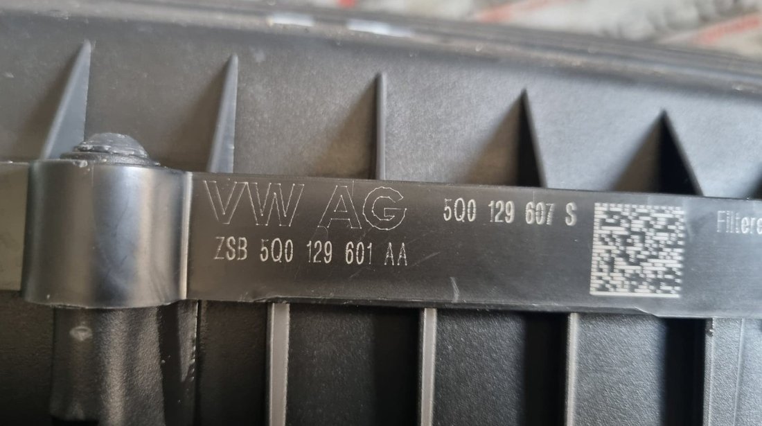 Carcasa filtru aer completa VW Golf Sportsvan 1.6 TDI 115cp cod piesa : 5Q0129607S