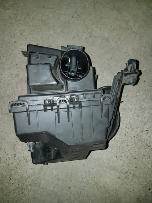 Carcasa filtru aer cu debitmetru mazda 5 2.0 cd rf7j 143 cai