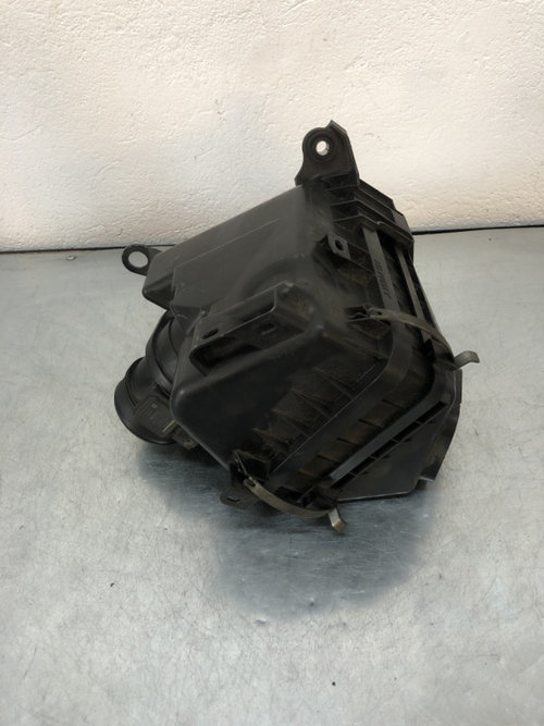 Carcasa filtru aer cu debitmetru Mitsubishi Outlander Facelift 2.2 Di-D 4WD Sportronic, 156cp sedan ...