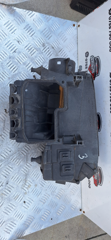 Carcasa filtru aer Mercedes-Benz C-Class (2007->) [W204] 1.8 Benzina 2008, A2710901601