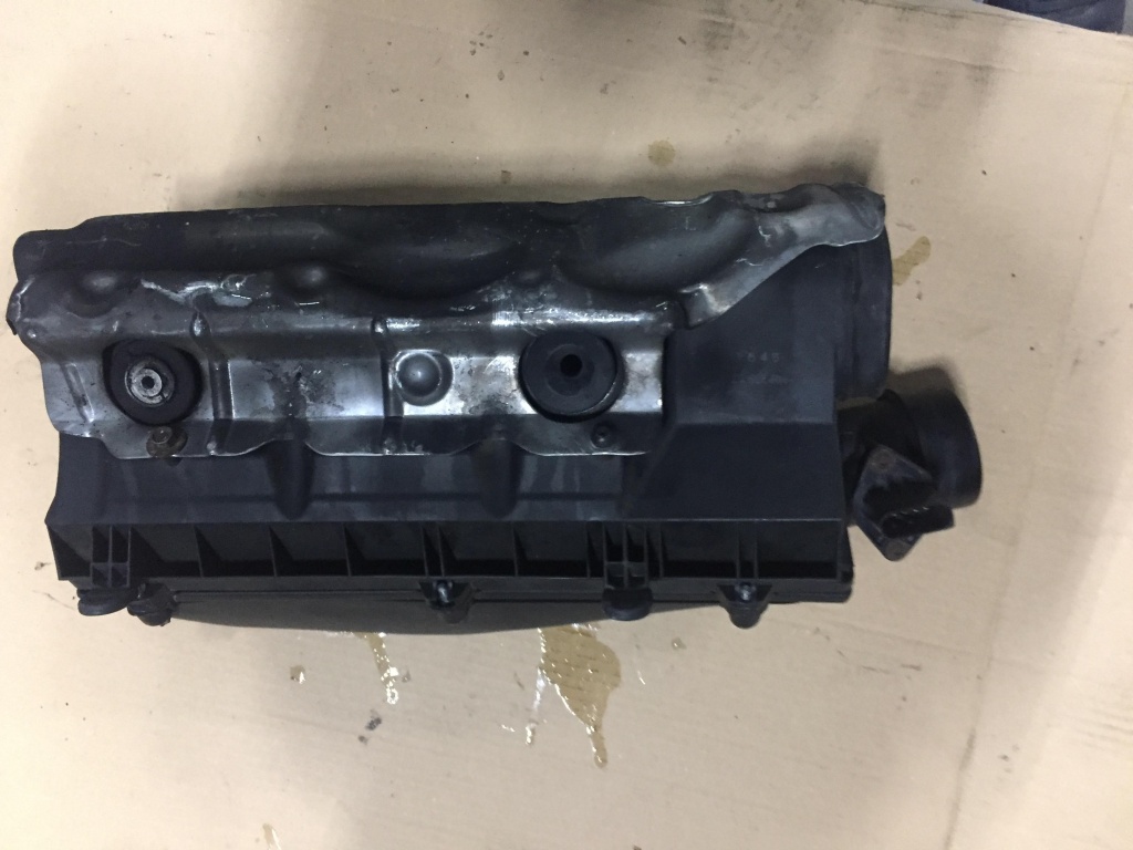 Carcasa filtru aer Mercedes C220 CDI W203 A6110900601