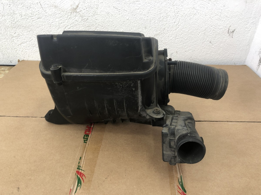 Carcasa filtru aer Passat 2.0 FSI sedan 2006 (1k0129607C)