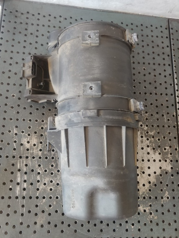 Carcasa filtru aer renault clio 2 1.2 b d7fd720 7700105247