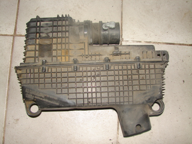 Carcasa filtru aer Renault Clio 2 [1998 - 2005] Hatchback 3-usi 1.5 DCI MT (65 hp) II (BB0/1/2_ CB0/1/2_)