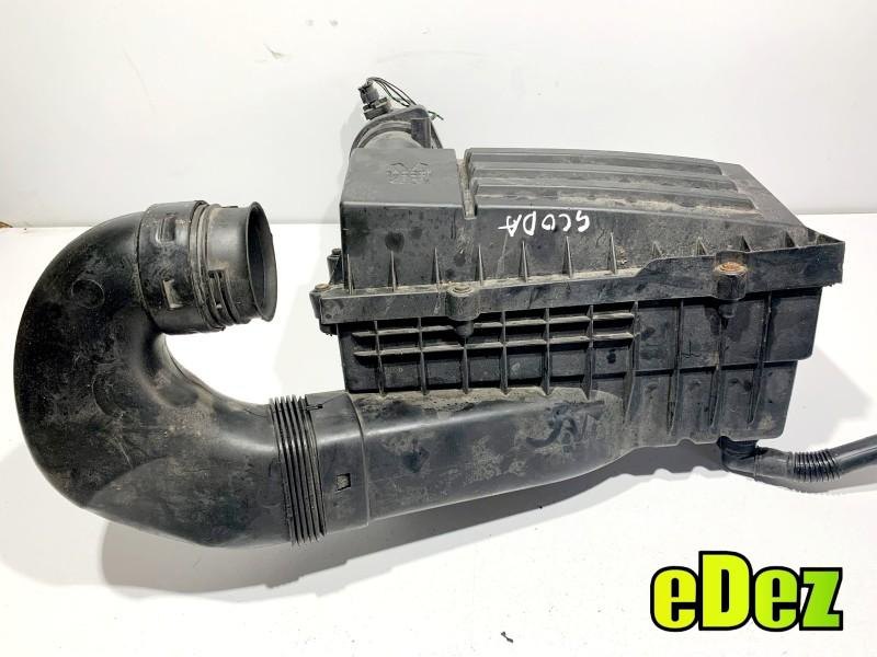 Carcasa filtru aer Skoda Superb 2 (2008-2013) 2.0 tdi CFHC 3C0129607BC
