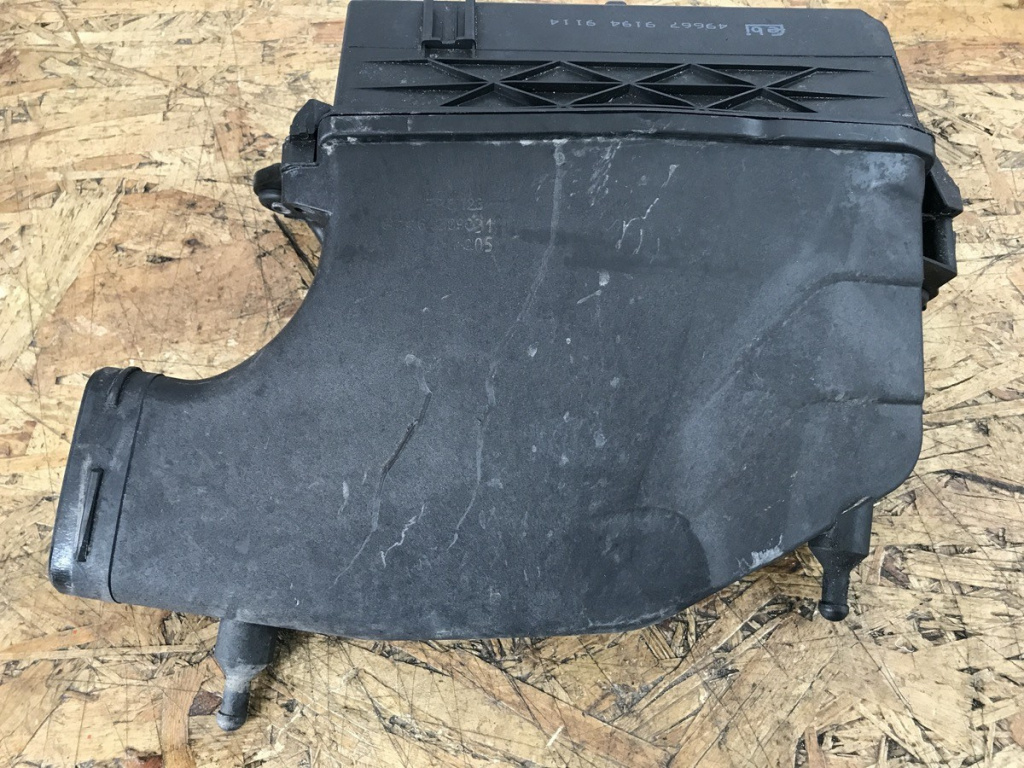 Carcasa filtru aer stanga Mercedes Benz GLK 350 CDI suv 2011 (A6420903101)