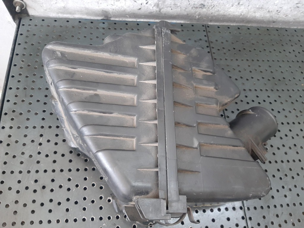 Carcasa filtru aer toyota yaris p1 p2 1.4 d 17701-33110 114040-8130