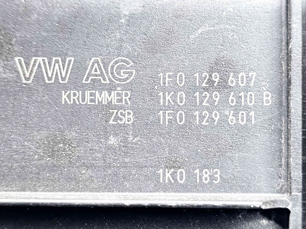 Carcasa filtru aer Volkswagen Golf 5 Plus (5M1) [Fabr 2005-2008] 1F0129607 1.6 Benz BSE 75KW / 102CP 1.6 Benz BSE 75KW / 102CP
