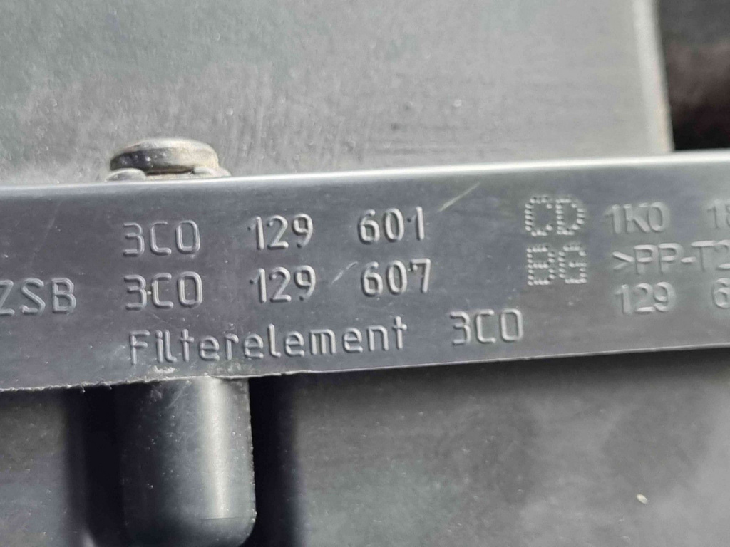 Carcasa filtru aer Volkswagen Passat B7 (365) Variant [Fabr 2010-2014] 3C0129601CD 3C0129607BG 2.0 TDI CFFB 2.0 TDI CFFB 103KW / 140CP