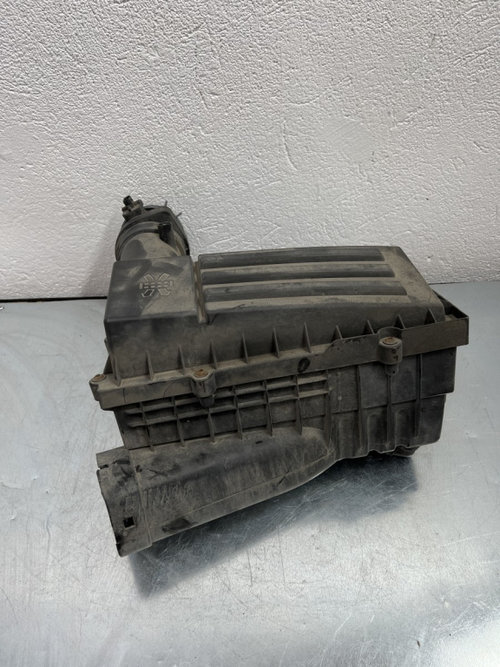 Carcasa filtru aer Volkswagen Passat B7 Variant Manual 170cp sedan 2012 (cod intern: 85443)