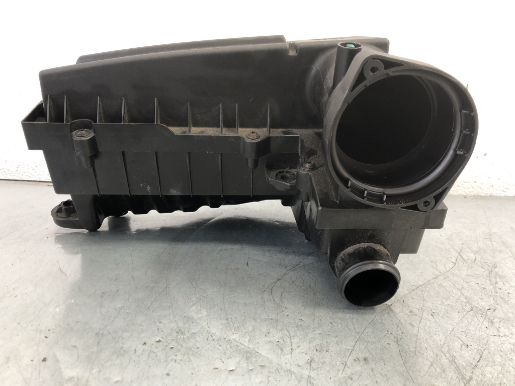 Carcasa filtru aer VW Passat B7 2.0TDI Manual 140cp sedan 2013 (3C0129607)