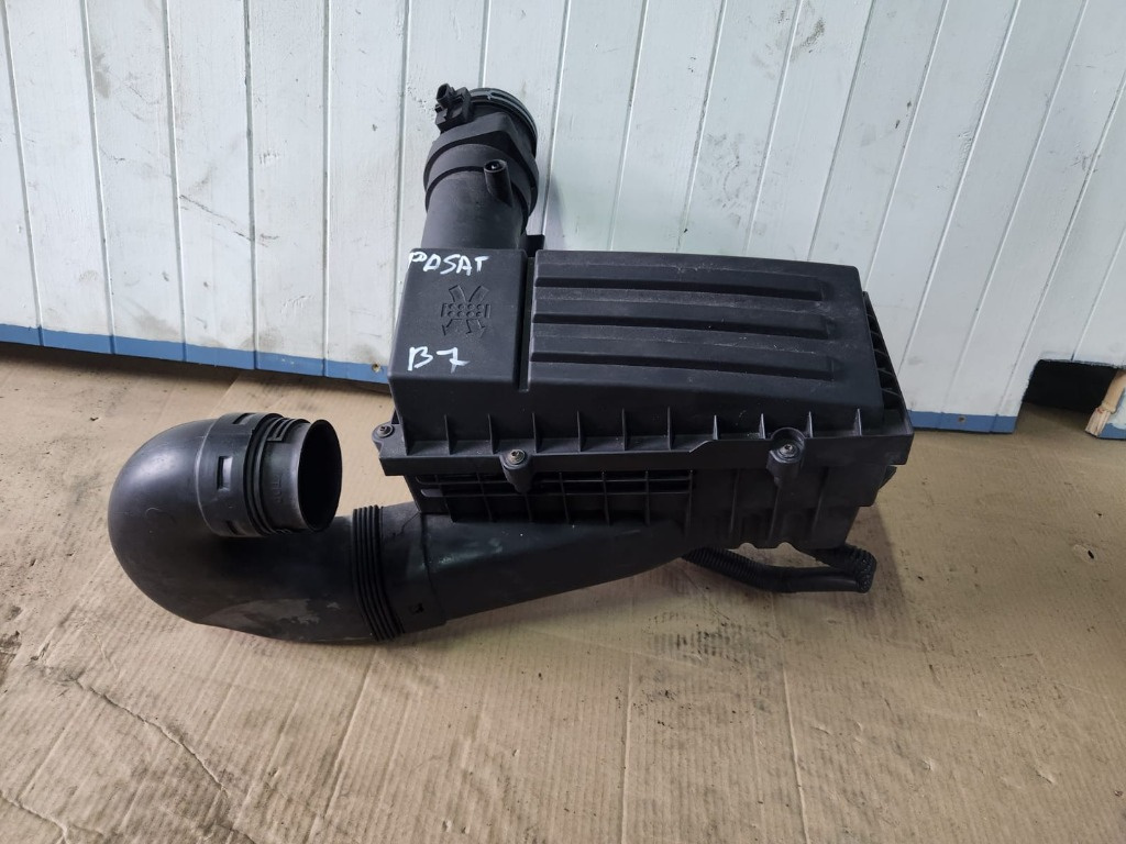 Carcasa filtru aer Vw Passat B7 an de fabricatie 2012 Cod : 1K0129620E