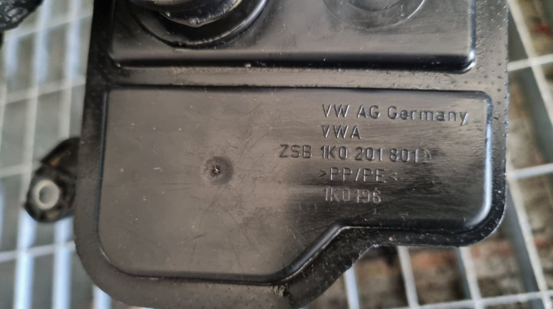 Carcasa filtru carbon VW Golf VI Cabrio cod piesa : 1K0201801D