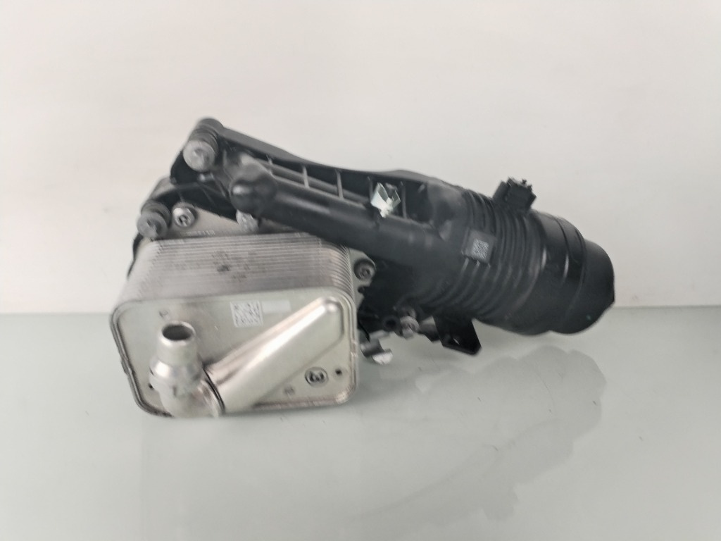 Carcasa filtru ulei cu racitor BMW Seria 1 F40 1.5B B38A 1185812S01
