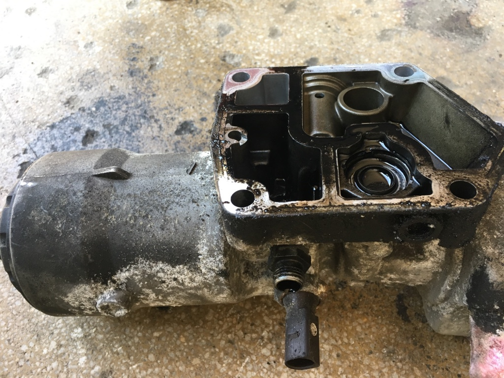 Carcasa filtru ulei Seat Ibiza 3 [2002 - 2006] Hatchback 3-usi 1.4 TDI MT (75 hp) IV (6L1)