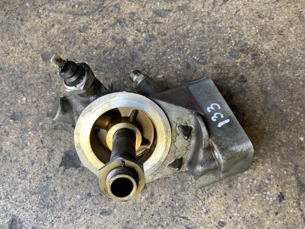 Carcasa filtru ulei Volkswagen Passat B5 [1996 - 2000] Sedan 4-usi 1.8 MT (150 hp) (3B2) 1.8T 20V
