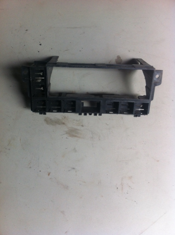 Carcasa radiocasetofon Opel Vectra B [1995 - 1999] Sedan 4-usi 1.6 MT (101 hp) 36_)