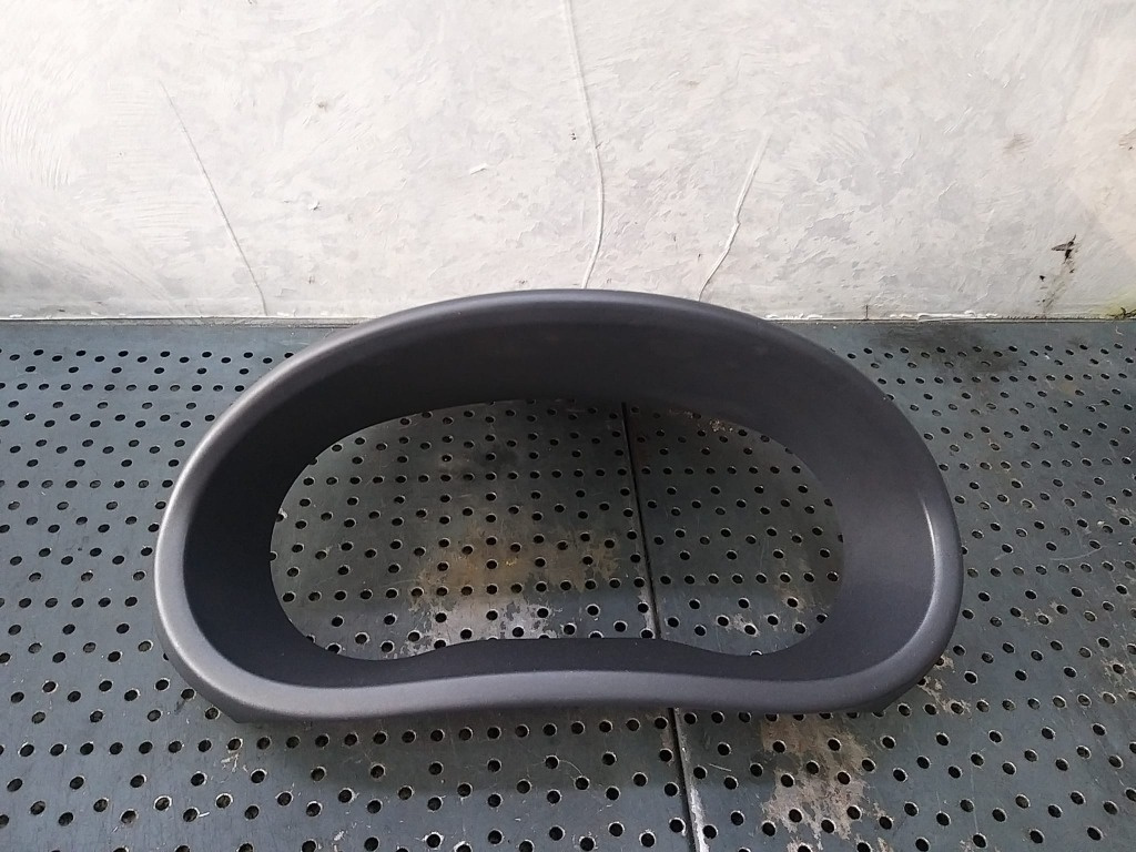 Carcasa rama ceasuri bord opel corsa d 13205180