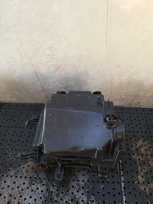Carcasa suport cutie sigurante 1.5 hdi citroen c5 aircross 9678633380