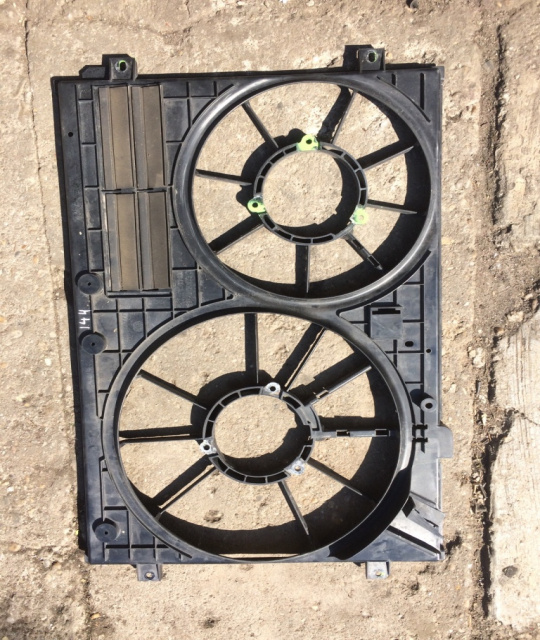Carcasa suport electroventilatoare Volkswagen VW Passat B6 [2005 - 2010] wagon 5-usi 2.0 TDI MT (140 hp) (3C5)