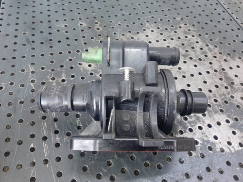 Carcasa termostat 1.4 tdci f6jb ford fiesta 5 fusion mazda 2