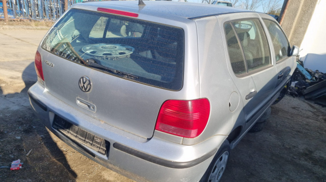 Carcasa termostat /530 Volkswagen VW Polo 3 6N [facelift] [2000 - 2002] Hatchback 5-usi 1.4 16V MT (101 hp)