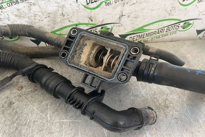 Carcasa termostat 9647767180 Ford Focus 2 [2004 - 2008] wagon 5-usi 1.6 TDCi MT (90 hp)