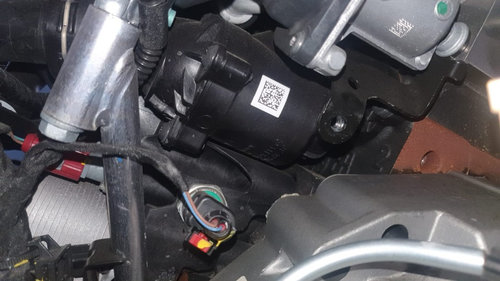 Carcasa termostat Audi A4 B9 2.0 TDI Quattro cod motor DET 140Kw / 190 cp an 2019 cod piesa 04L12111...
