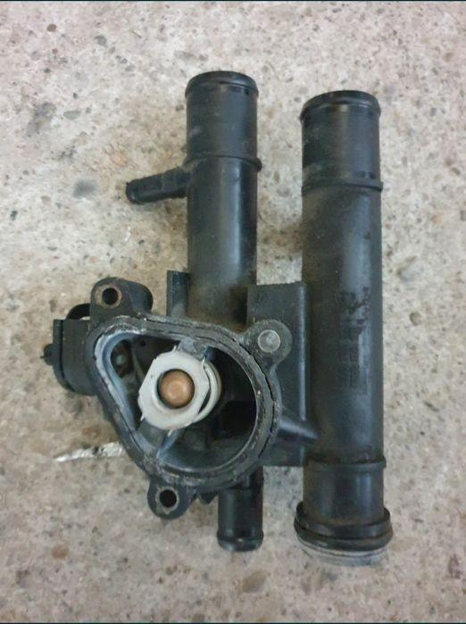 Carcasa termostat Nissan Interstar 2002-> 2.5CDTI; 2.5DCI G9U 8200709149
