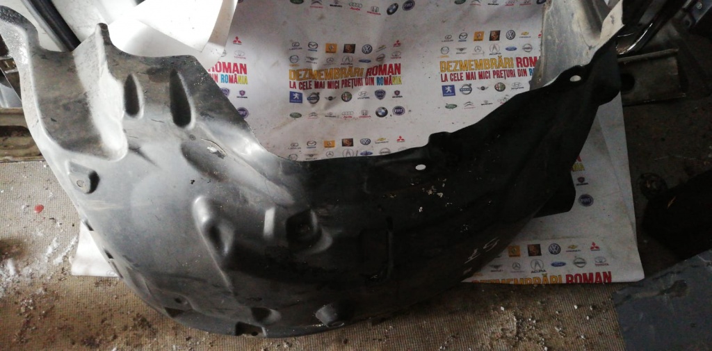 Carenaj aparatoare noroi stanga fata land rover discovery 3 motor 2.7tdv6 276dt