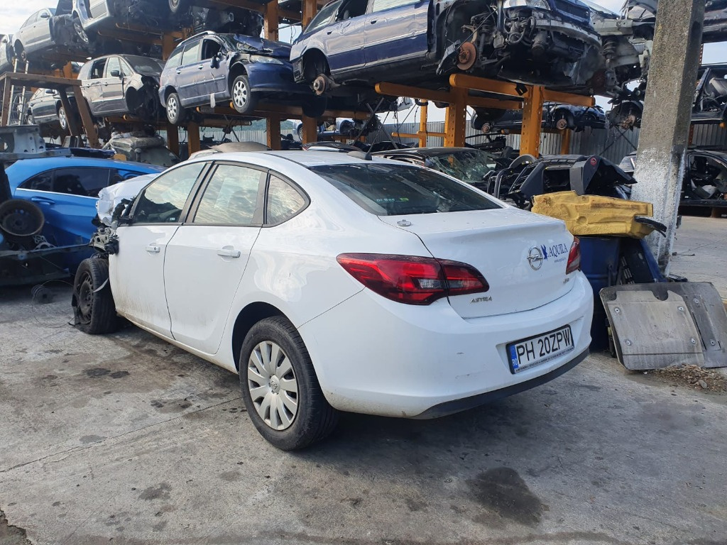 Carenaj aparatori noroi fata Opel Astra J 2017 berlina 1.6 cdti