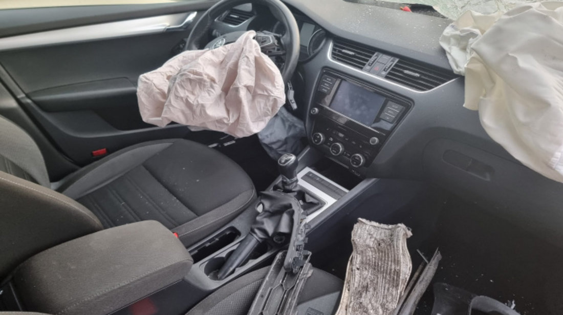 Carenaj aparatori noroi fata Skoda Octavia 3 2019 sedan/berlina 1.6 diesel