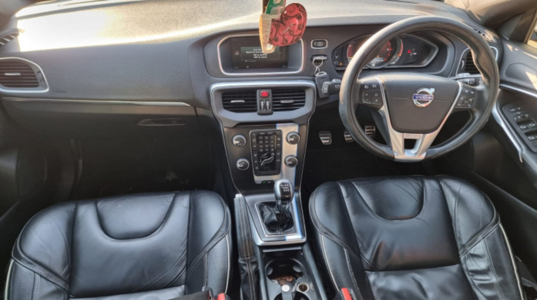 Carenaj aparatori noroi fata Volvo V40 2015 hatchback 1.6