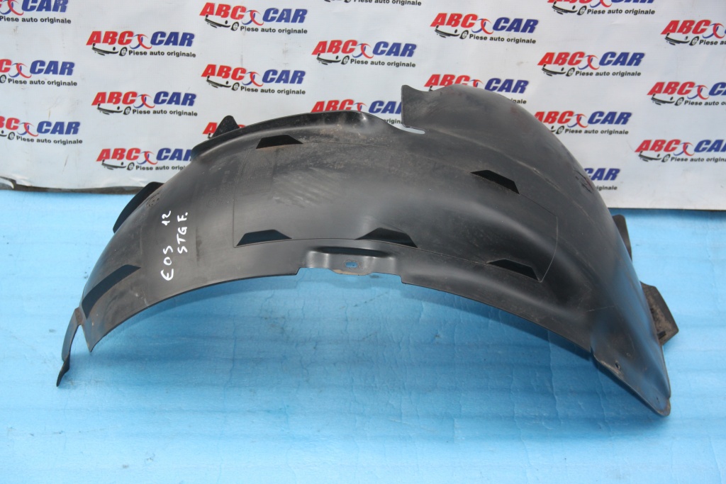 Carenaj roata stanga fata VW Eos 1F Facelift cod: 1Q0805977B model 2012