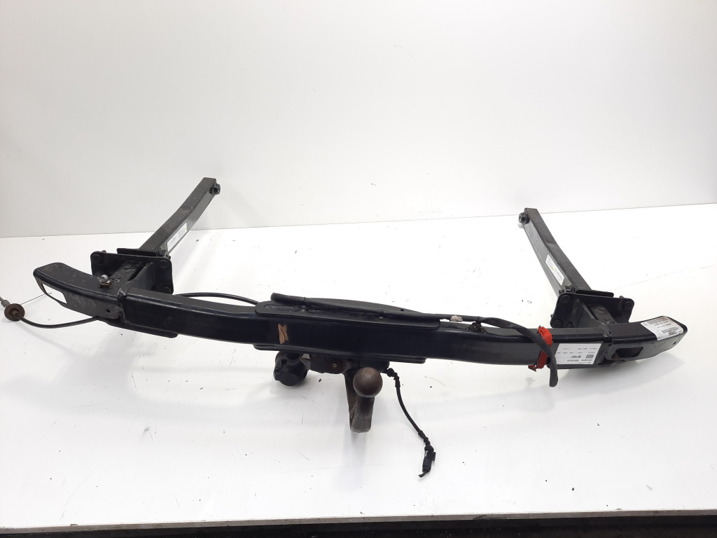 Carlig cu priza, cod A2043100104, Mercedes Clasa C (W204) (idi:581857)