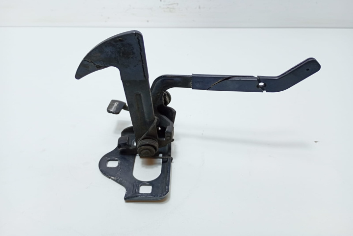 Carlig incuietoare capota motor 1Z0823480E Skoda Octavia 2 [2004 - 2008]
