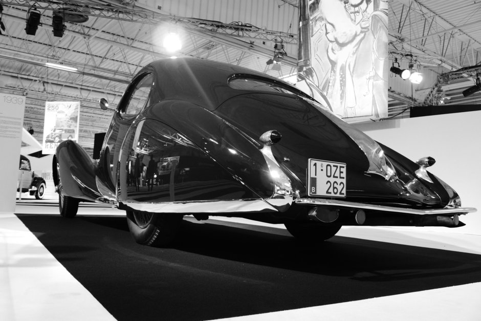 Cars and Fashion, expozitia masinilor istorice de la Paris