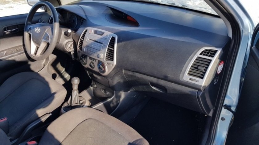 Casetofon radio cd player original hyundai i20 g4la benzina 2010