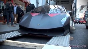 Cat de jos este Lamborghini Sesto Elemento?