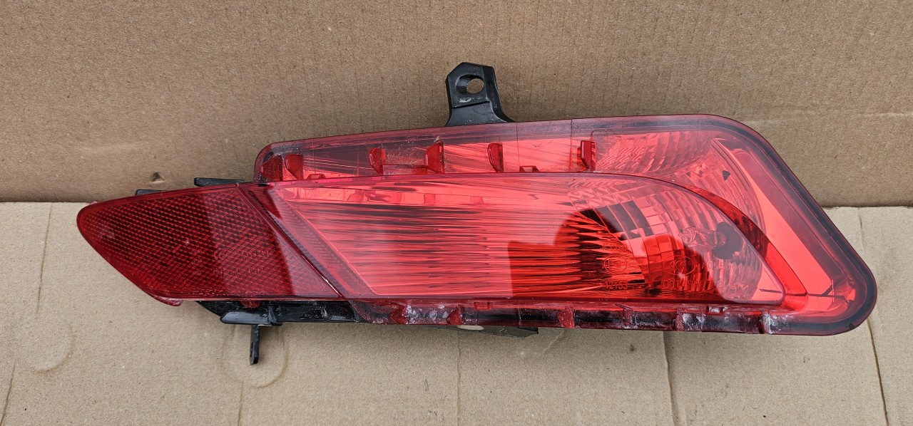 Catadioptru dreapta bara spate Volvo Xc60 2013 2014 2015 2016