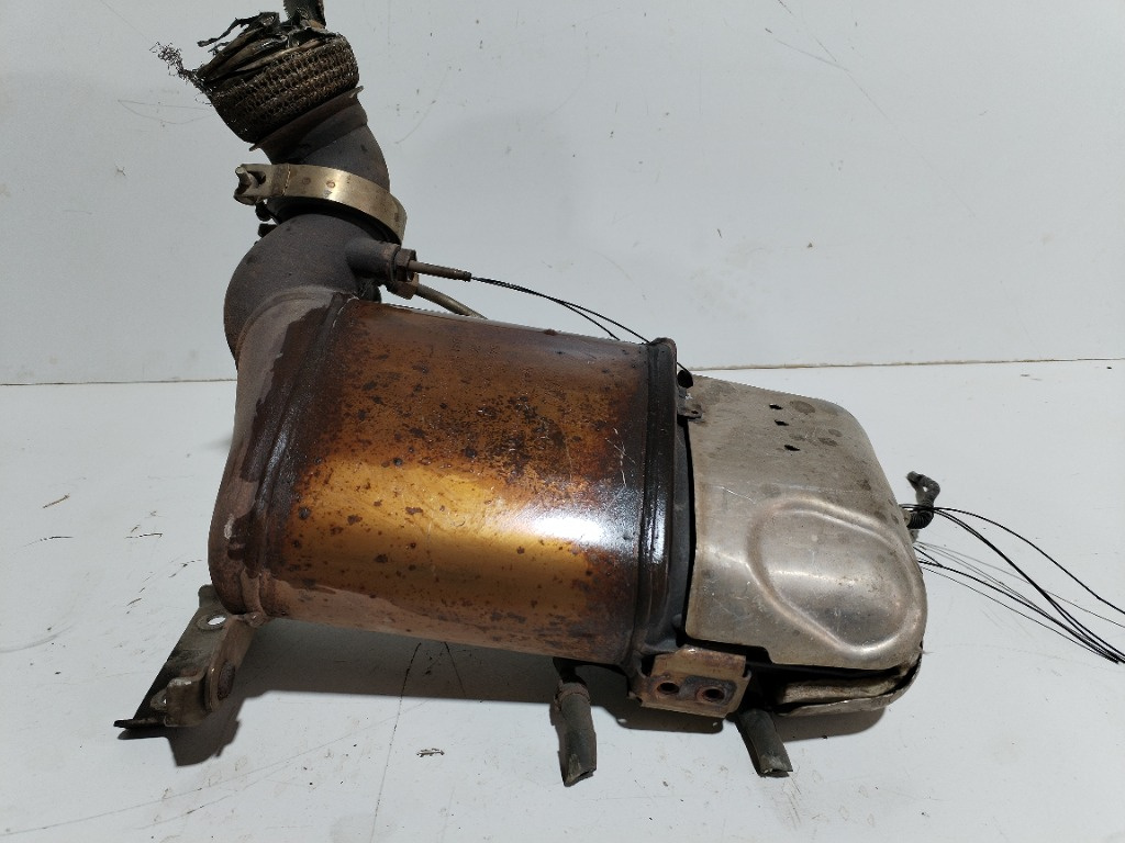 Catalizator cu filtru particule Volkswagen Jetta 4 2.0TDI CUU 04L131765BA