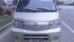 Cati copii incap intr-un mini-van?