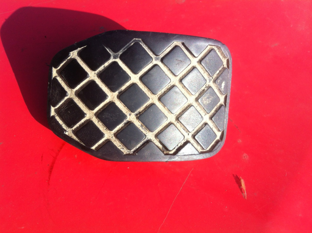 Cauciuc pedala ambreiaj Audi A4 B5 [facelift] [2000 - 2001] Sedan 1.9 TDI MT (90 hp) (8D2 B5)