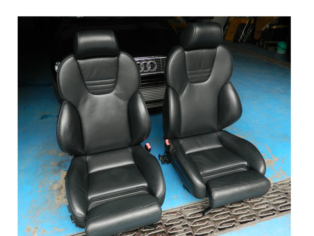 caut sa cumpar scaune recaro pt AUDI a4 