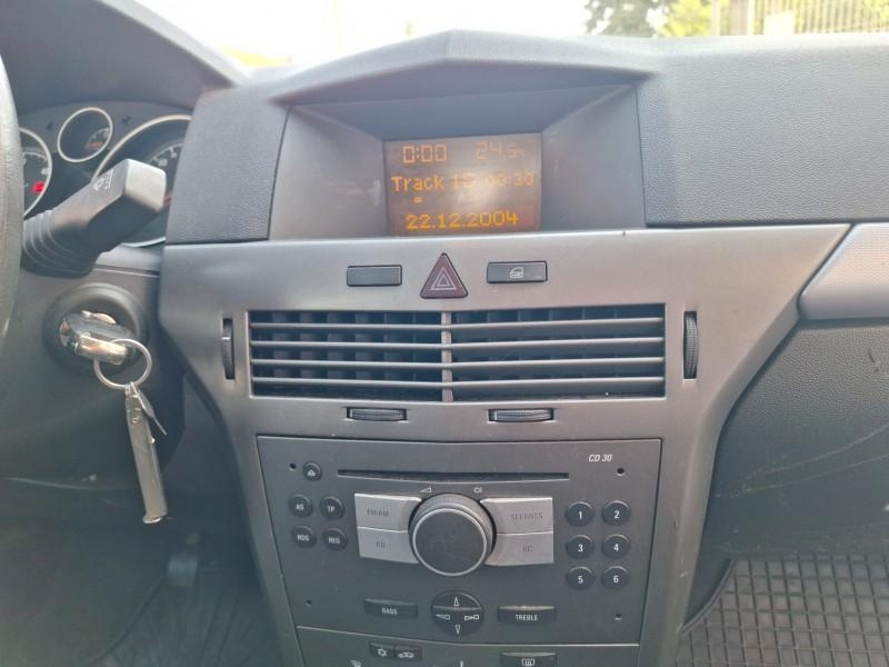 CD 30 radio cu ecran afișaj bord Opel Astra H GTC 2004-2007