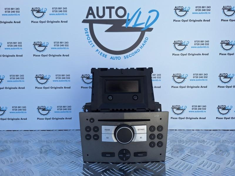 CD 30 Radio cu ecran afisaj Opel Astra H 2004-2007 13190856 URA