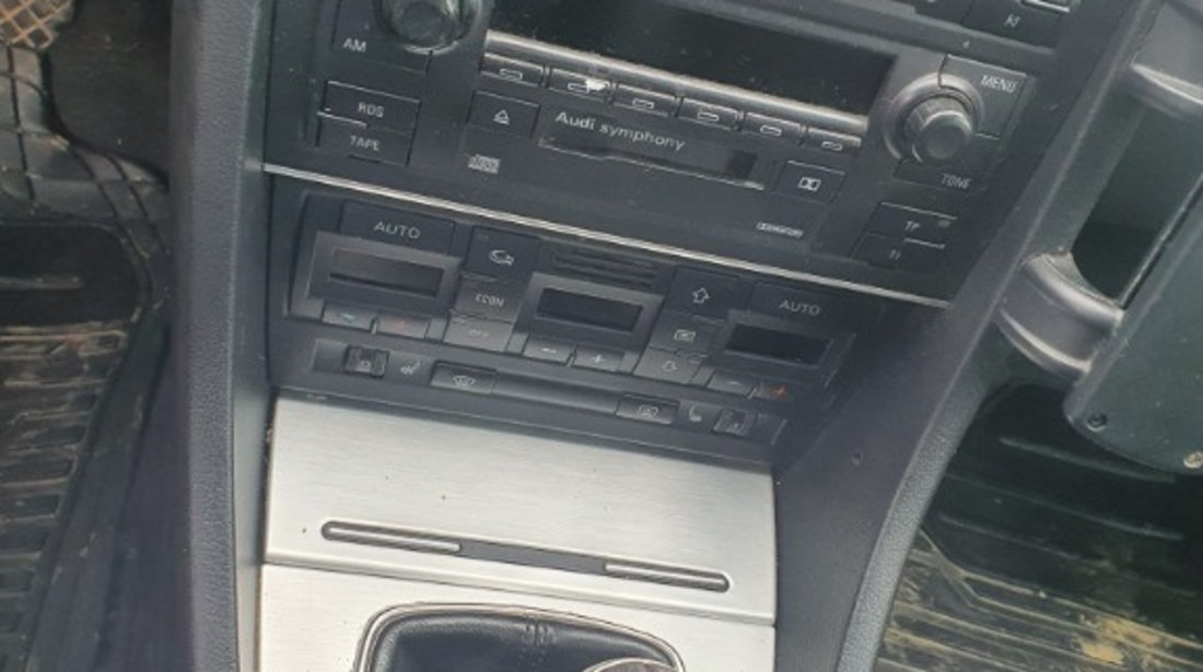 CD player Audi A4 B7 2006 break s-line 2.5 tdi BDG