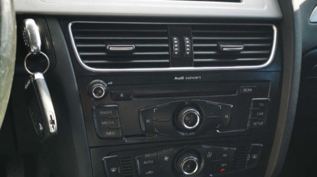 CD player Audi A4 B8 2011 Combi 2.0