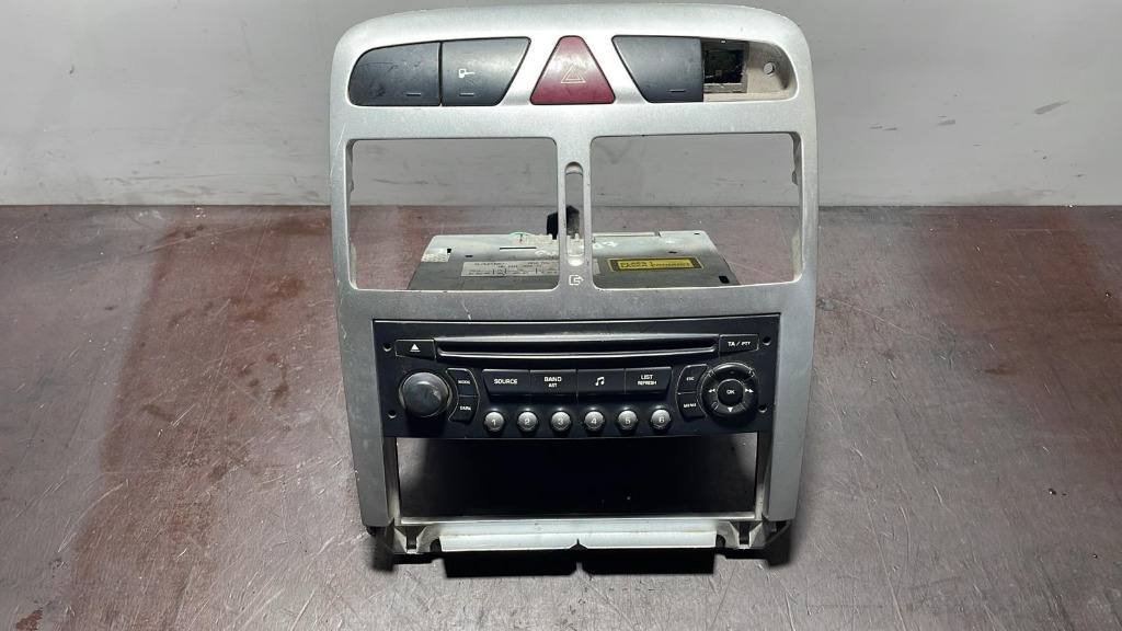 CD player auto cod 7645038392 pentru Peugeot 307 an 2001 - 2008